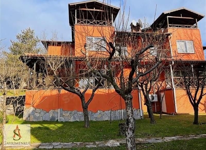 Sapanca Ünlüce Mevkiindekiralık Site İçi Havuzlu Villa