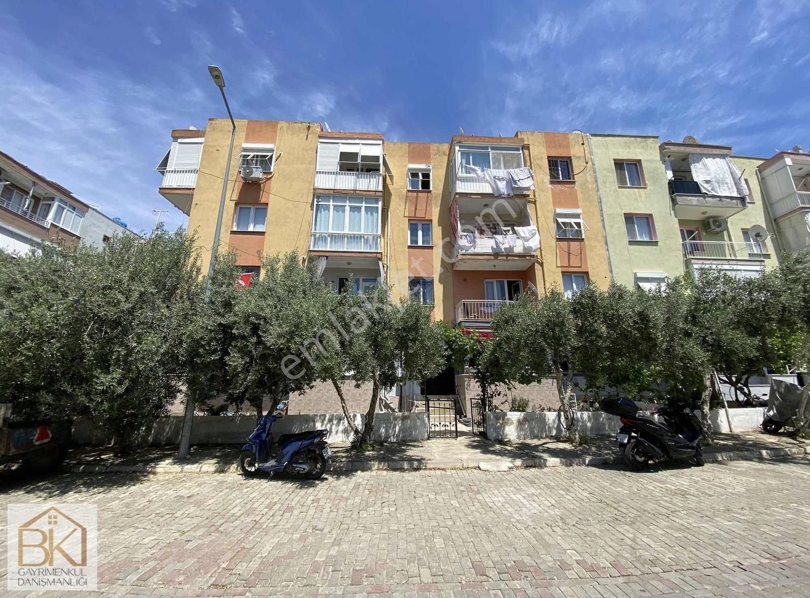İzmir Selçuk Cumhuriyet Mah.satılık Geniş 2+1 Ara Kat Daire