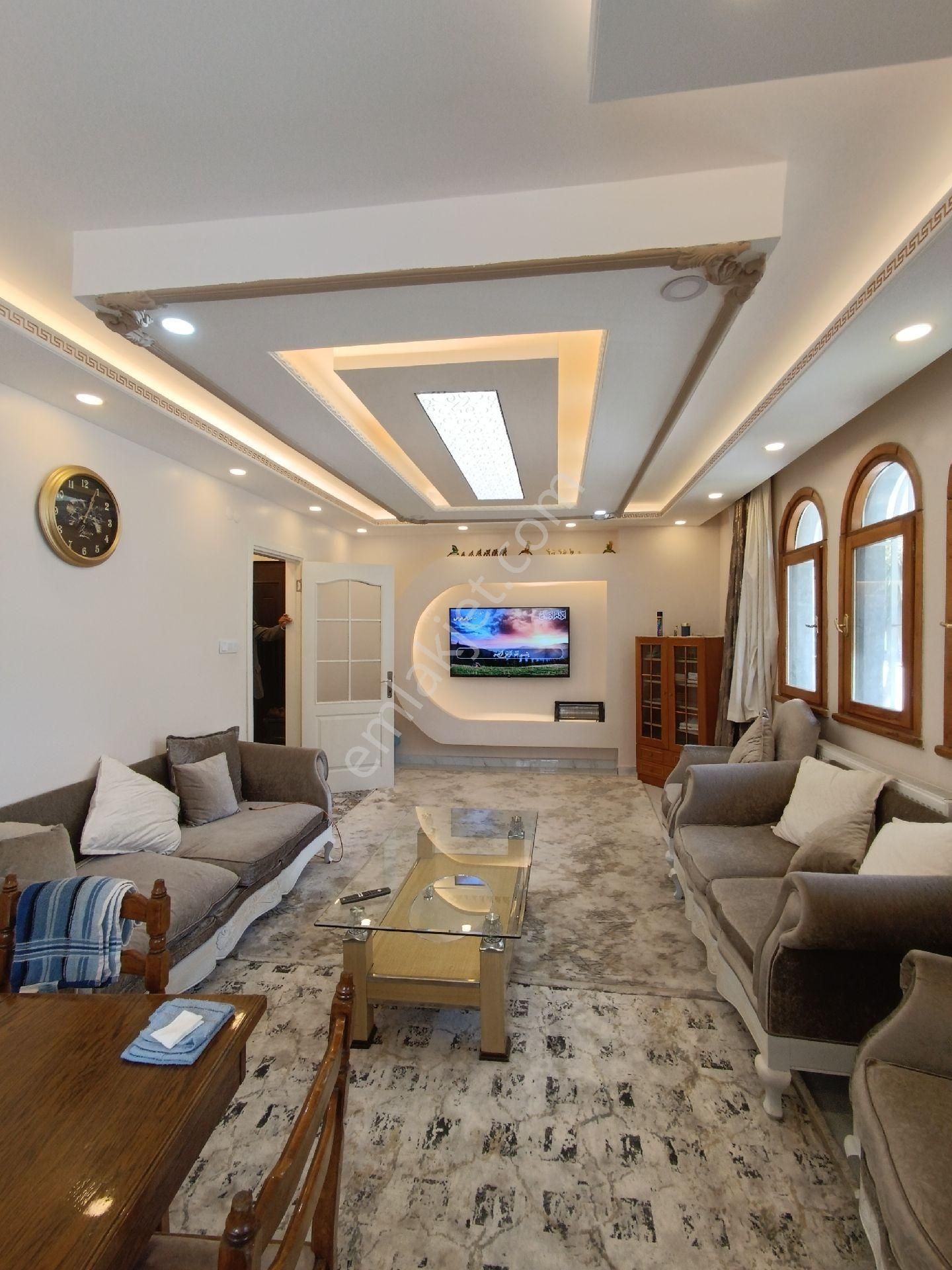 Bahçelievler Mahallesinde Marmara Cadde Üzerinde Satılık 2+1 İçi Yapılı Daire