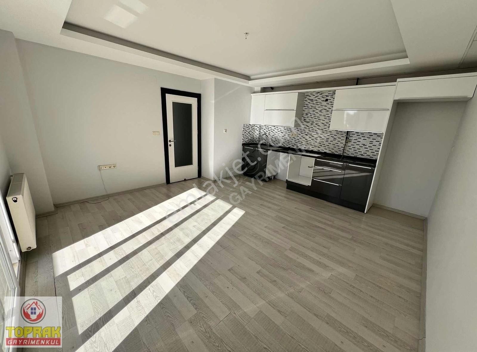 Huzurevlerinde 2+1 Doğlgazlı Az Katlı Masrafsız Mavi Bulvara 2dk