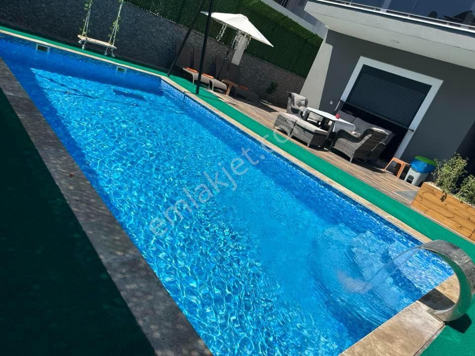 Müstakil Havuzlu Dubleks Korunaklı Villa