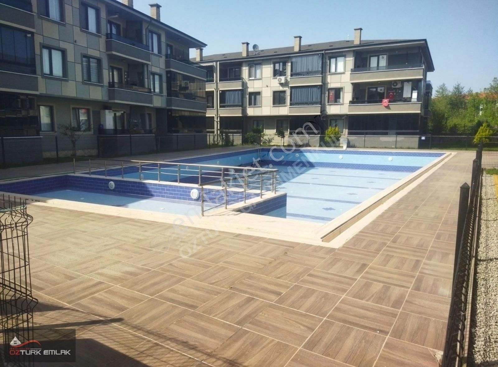 Lüx Havuzlu Site Ara Kat 2+1 75 M2 Konb Petek Cam Balkon Eşyalı
