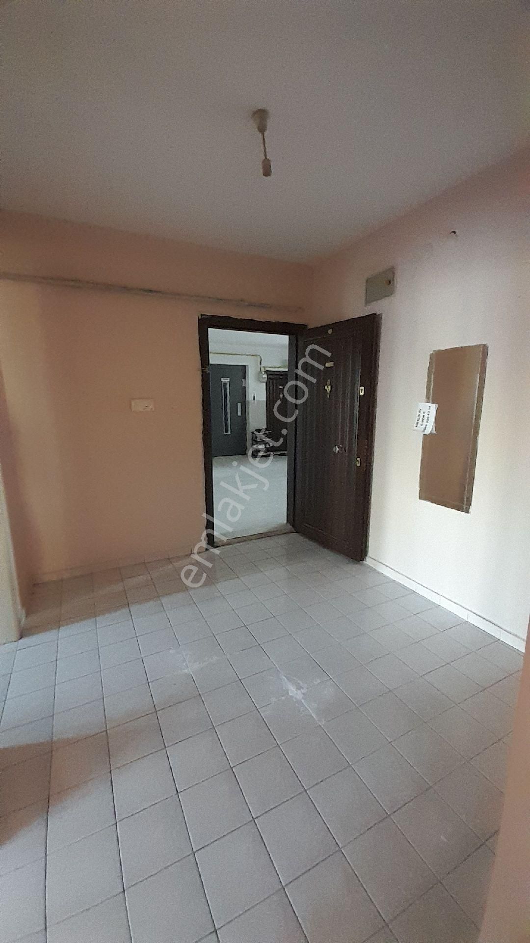 Kiralık İldem A Güney Cephe Cadde Üstü Tranvaya Yakın