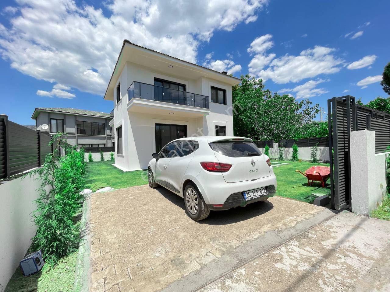 İzmir Menemen'de Satılık 4+1 Villa