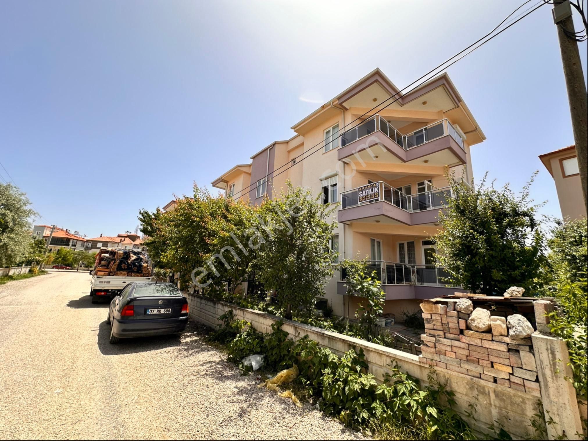 Korkuteli Yeni Mahallede 2+1 Arakat Daire