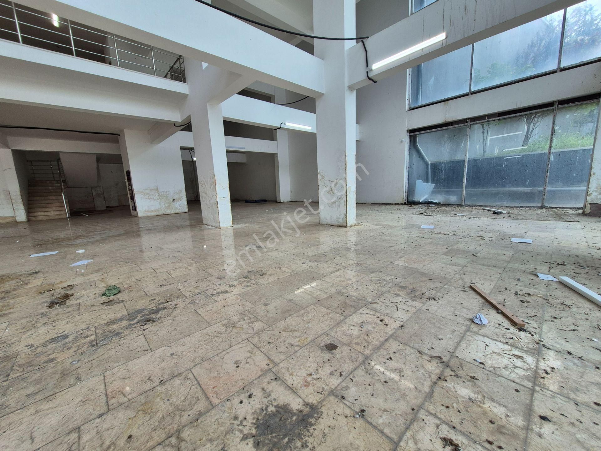 Pursaklar Da 900 M2 + 300 M2 Bahçe Kiralık İşyeri