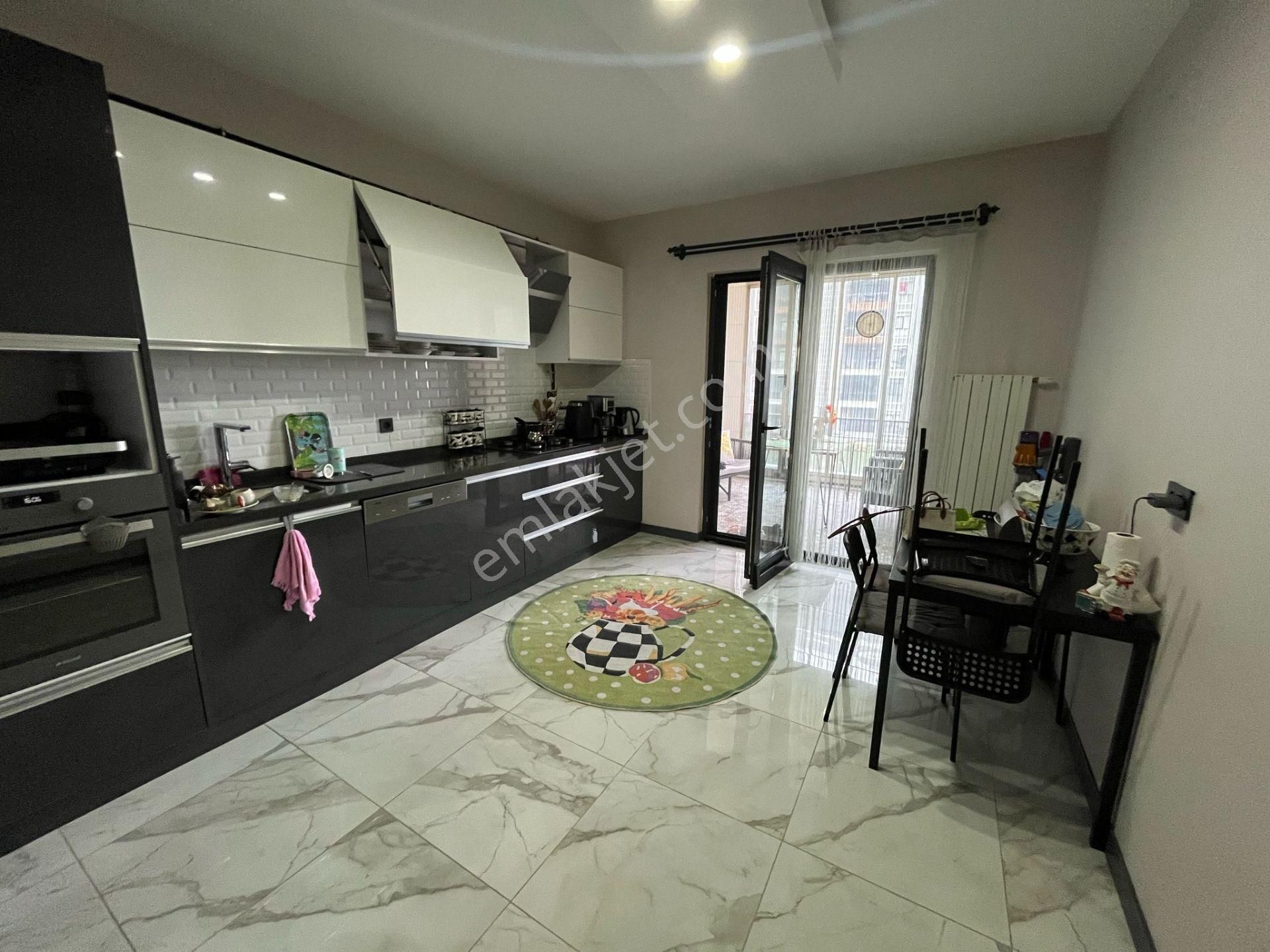 Denli Royal Home Sitesinde 3+1 Araç Takasına Açık Daire