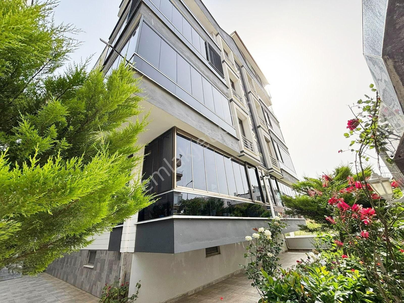 Zirve'den Akçay'da 3 Yaşında Doğalgazlı Kapalı Otoparklı 1+1 Daire
