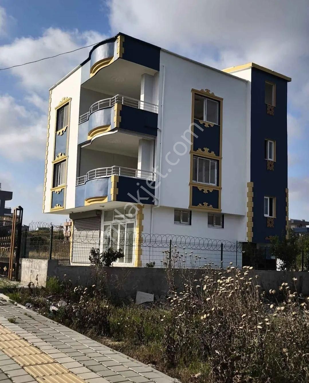 Karataşta İmarlı Projeli Ruhsatlı İskanlı..satlık 3 Katlı Bina.