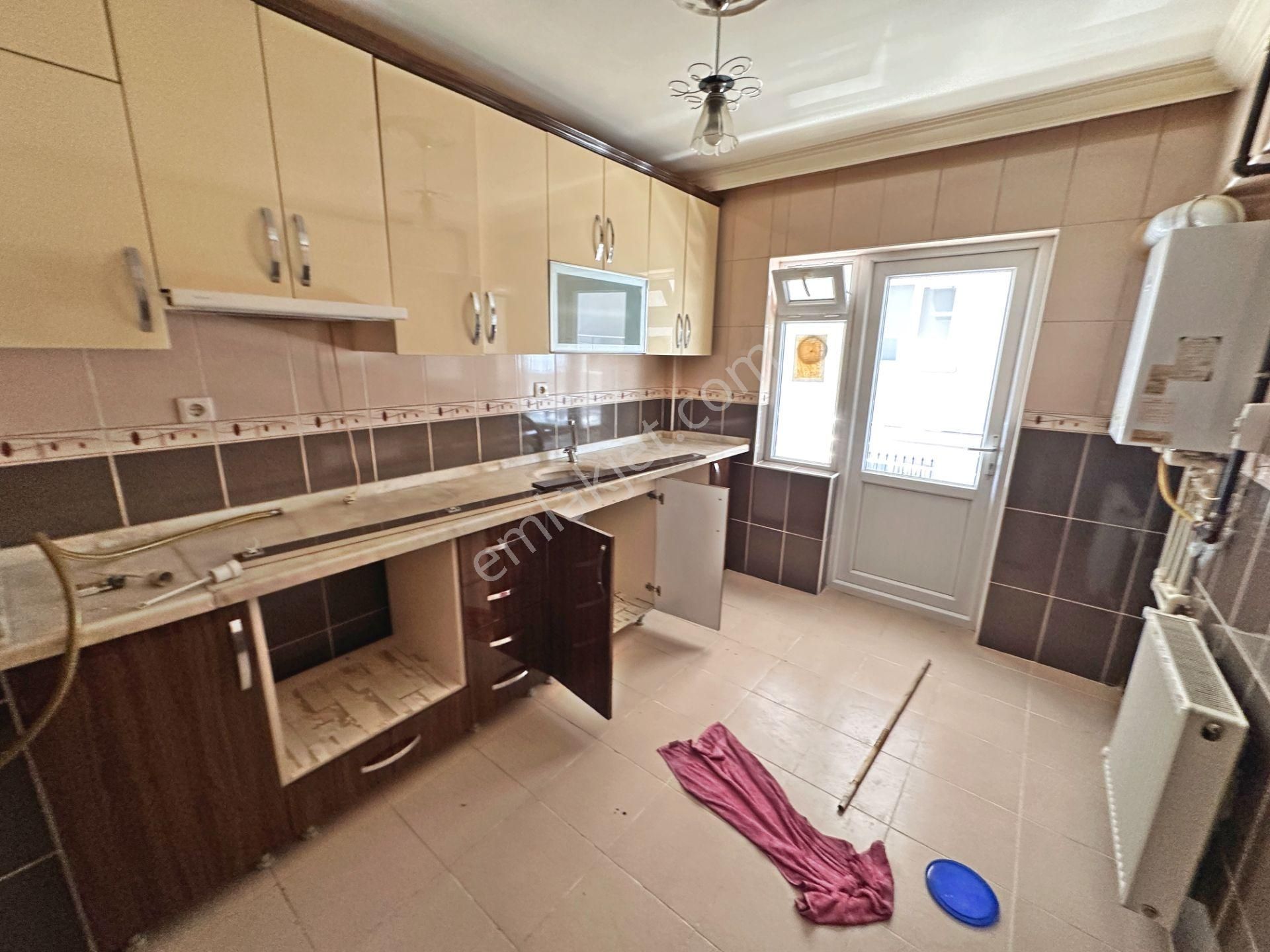 Cemax Emlak'tan Karaağaç Mahallesinde Balkonlu Geniş 3+1 Kiralık Daire