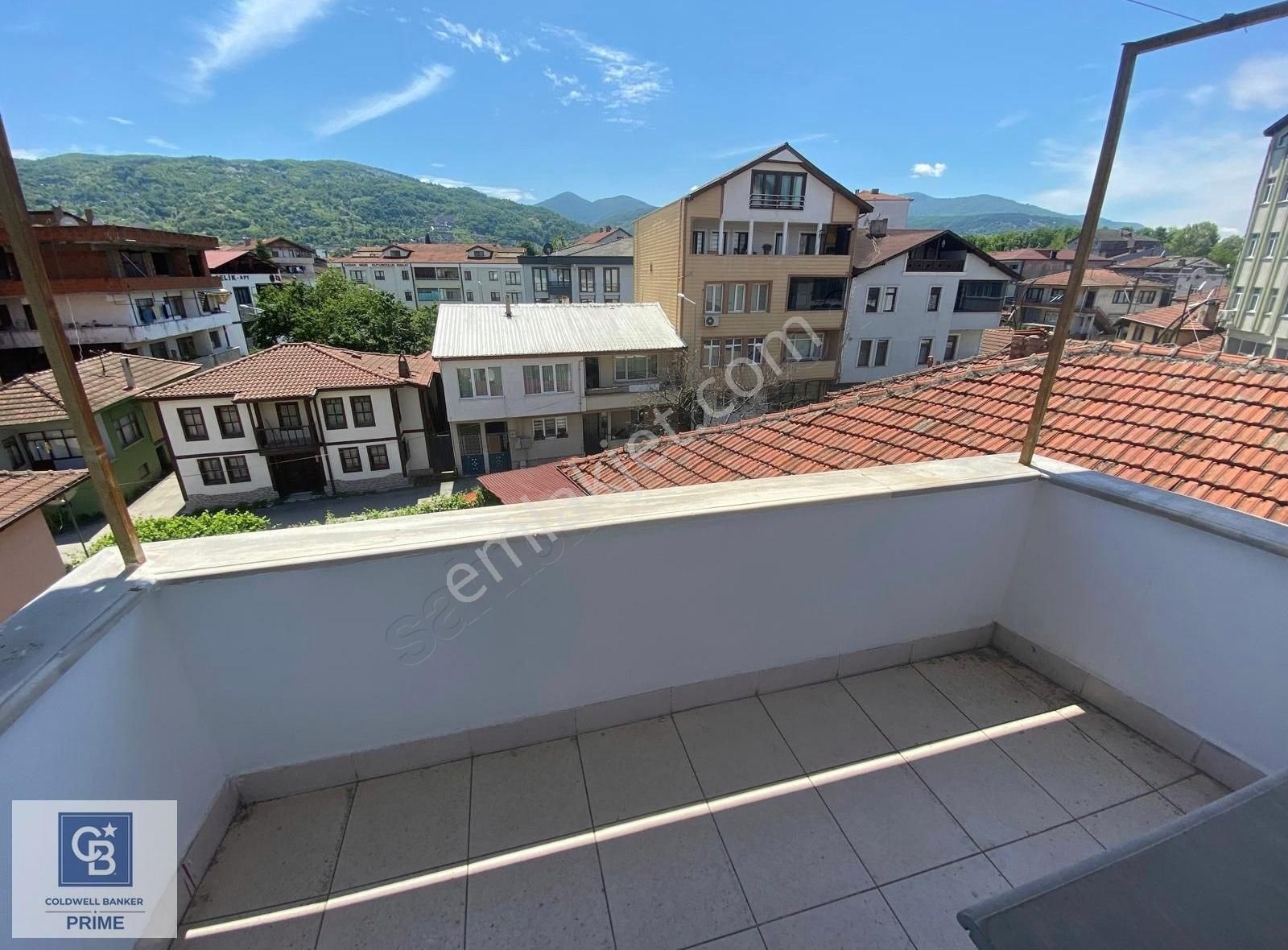Sapanca Çayiçi Kayacan Caddesinde Satılık Daire