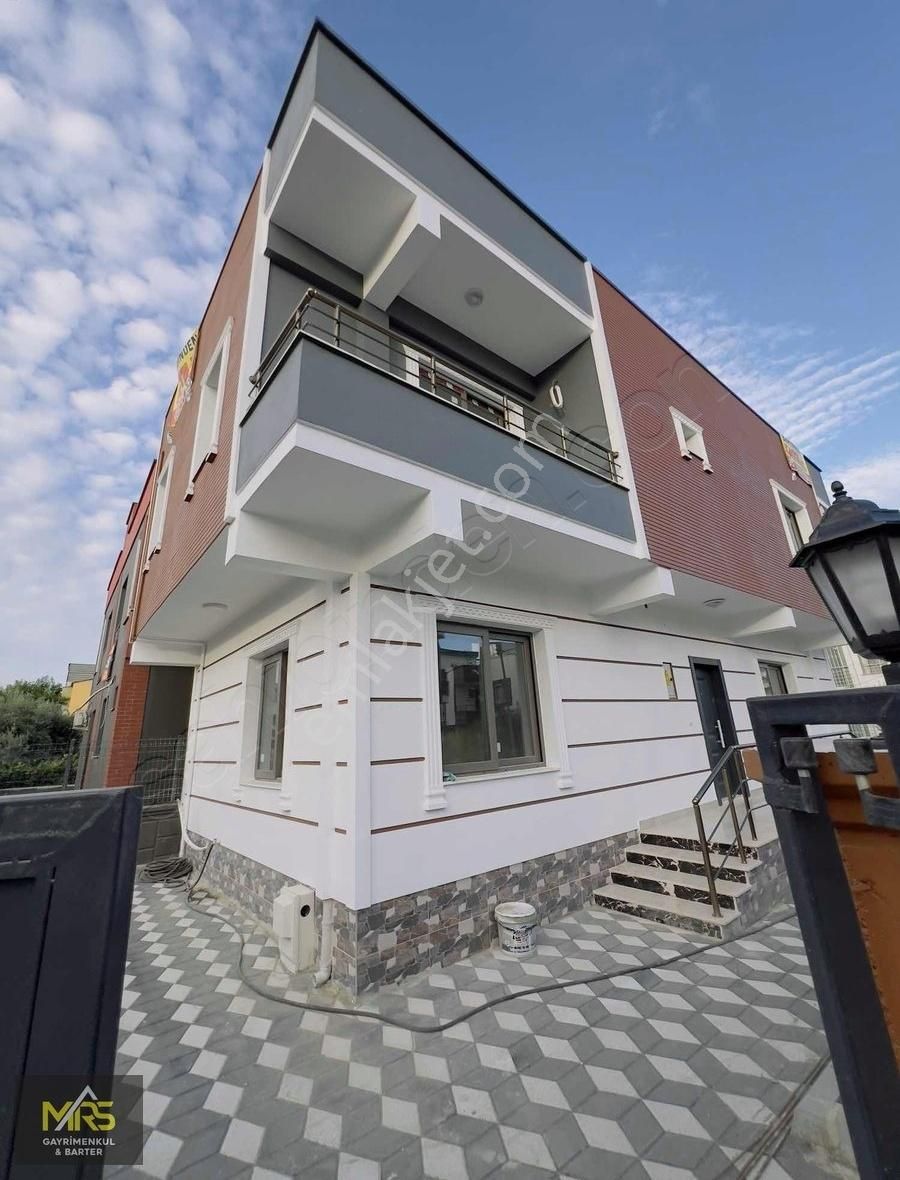 Mrs Gayrimenkulden Fuat Morelde Satılık Köşe Başı Lüks 3+1villa