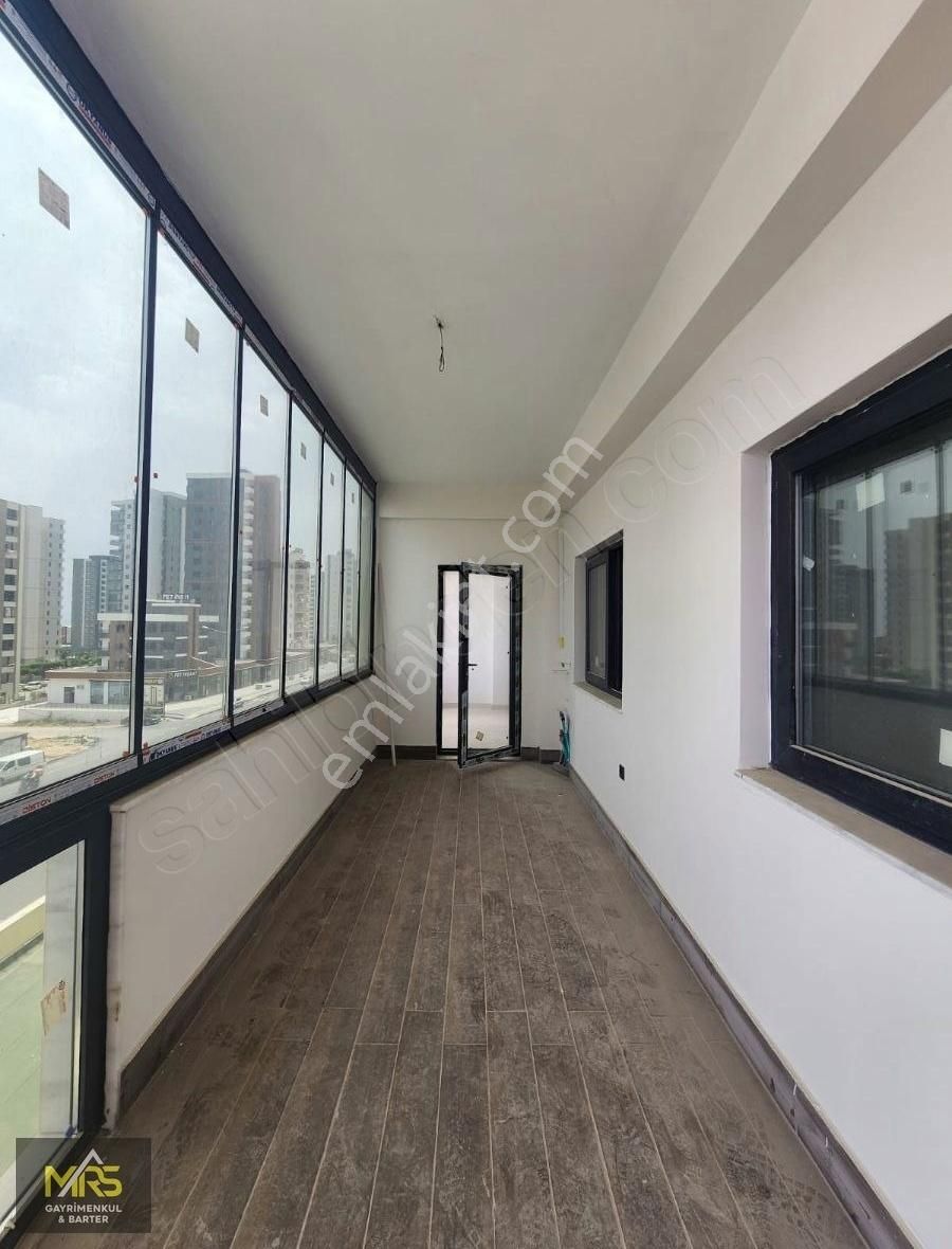 Mrs Gayrimenkulden Akdeniz Caddesi Üstü 2+1 Havuzlu Yerdenısıtma