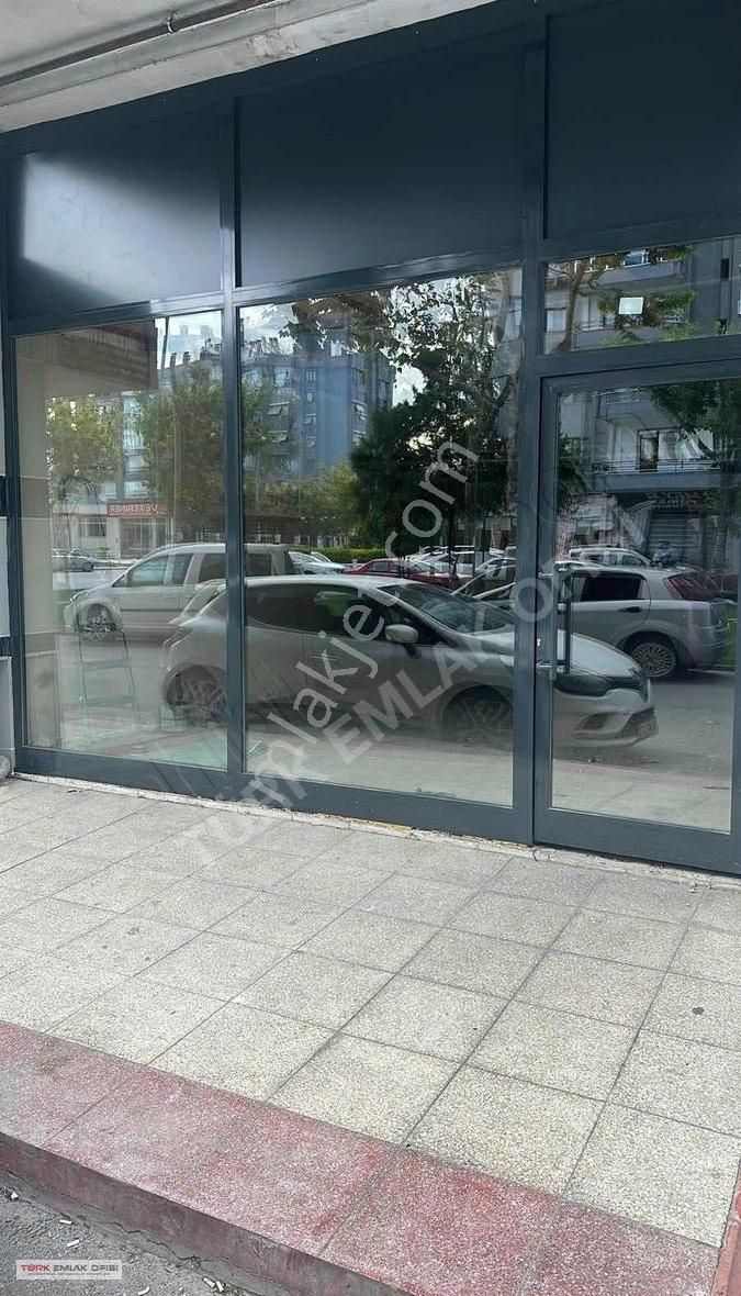 Yazır Mh.mustaş Sitelerinde 31 M2 Kiracılı Satılık Dükkan
