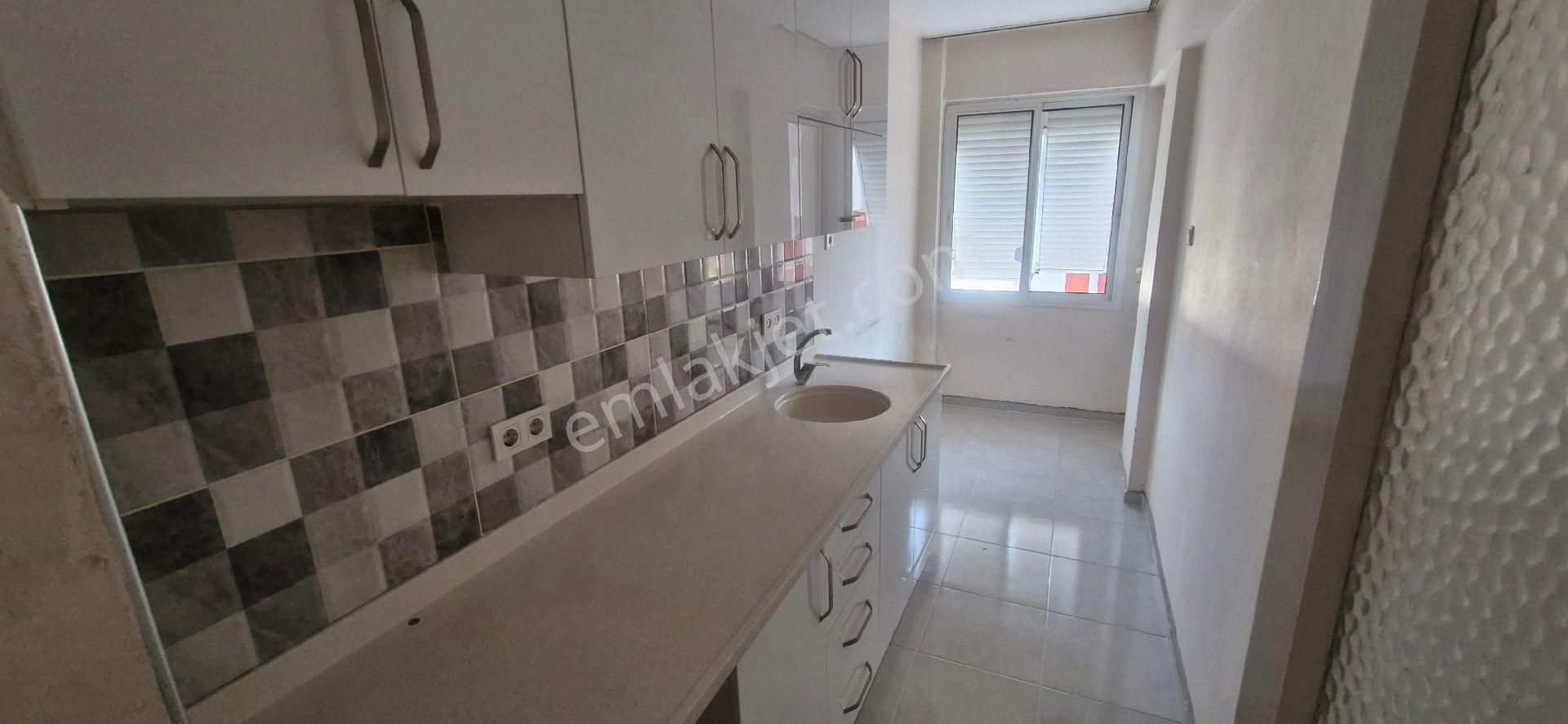 İzmir Balçova Eğitim Mah Asansörlü Metro Tranvay Avm Ata Cad Üzeri 2+1 Kiralık Daire