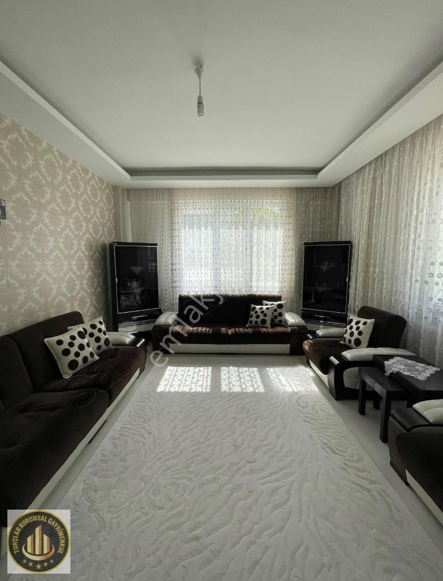 Bağcılar'da Satılık 3+1 Bakımlı Daire!!!