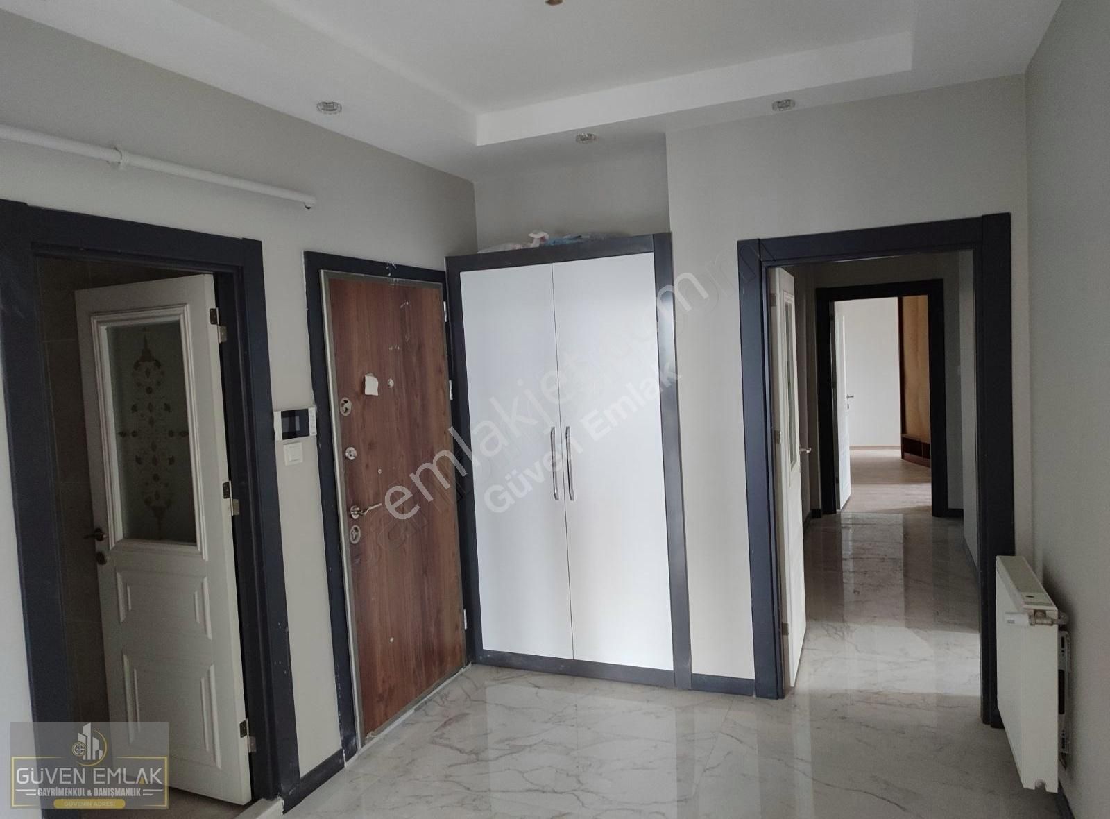 Güven Emlak'tan Yüzakı Ana Caddede Kiralık Daireler