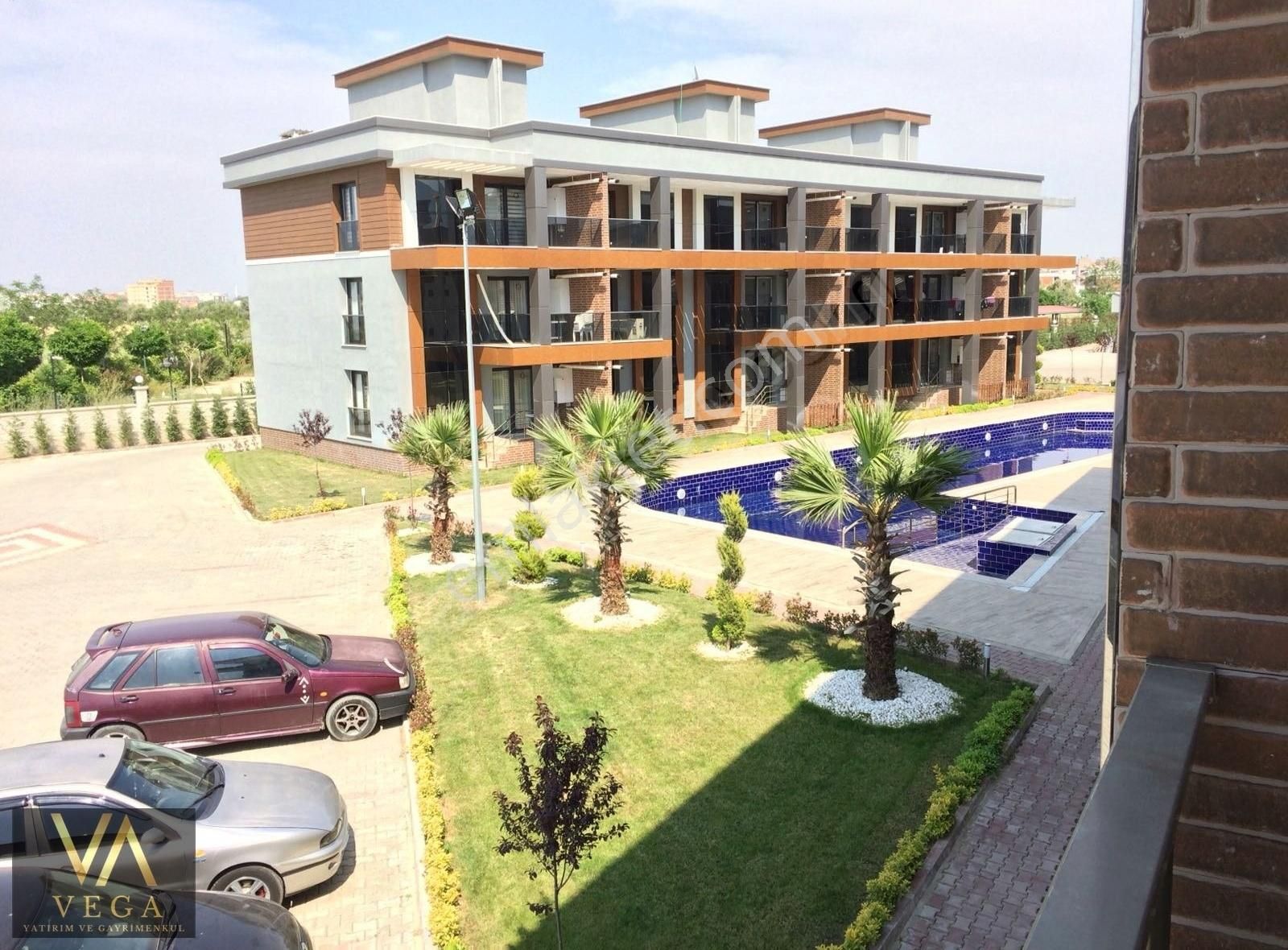 Vega'dan Muradiye Villalar Bölgesinde Satılık 1+1 Site İçi Daire