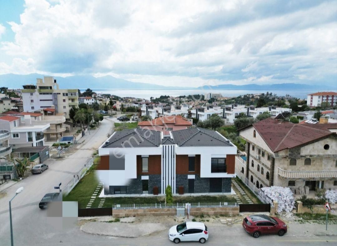 Aydın Kuşadası Kadınlar Denizinde Satılık 7+1 Villa