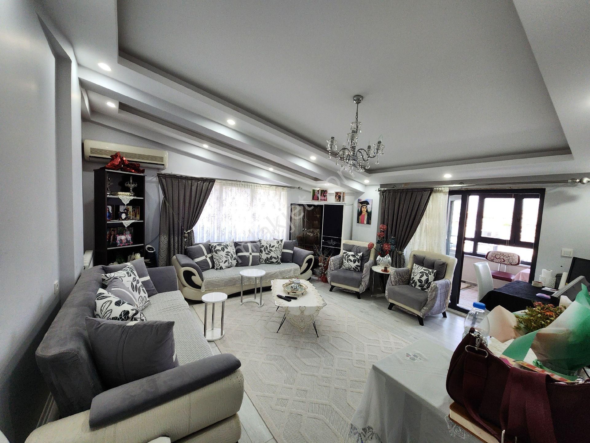 Çakmak Caddesinde Satılık Lüks Dizayn 3+1 Dubleks Daire