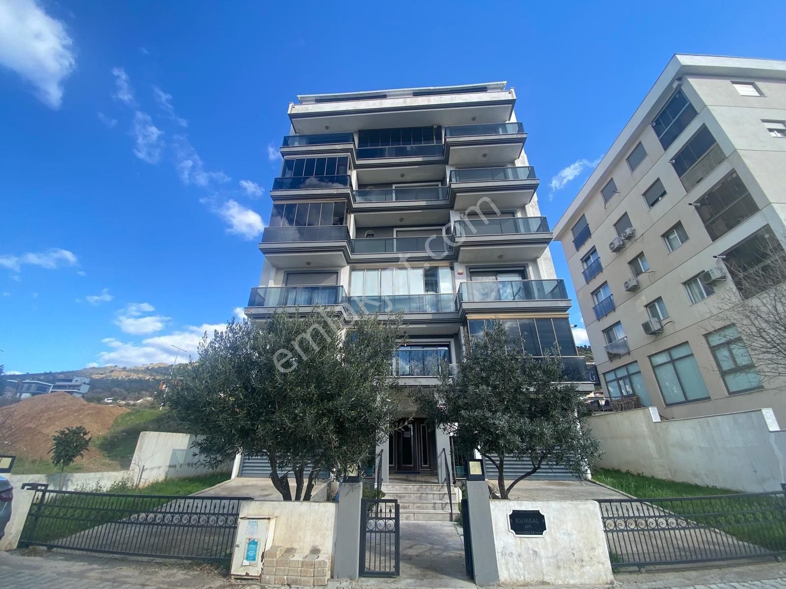 Guzelbahce Kolejler Bolgesınde Kullanışlı,ferah Ve Aydınlık