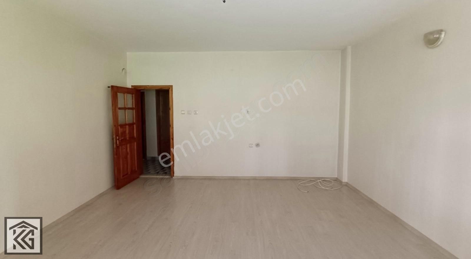 Adliye Ve Şehir Hastanesi Yakını 3+1 Yüksek Giriş Geniş Daire