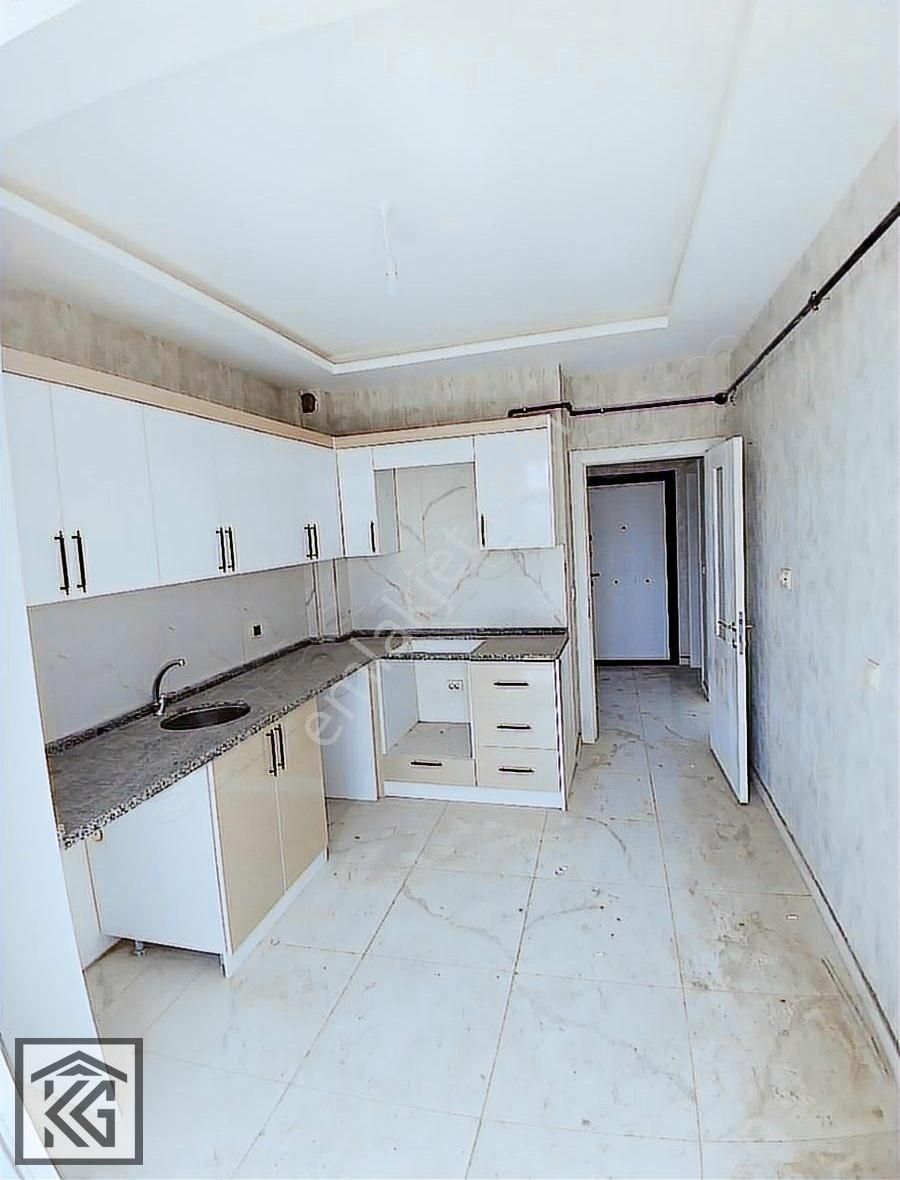Kocalardan Alakova Merkezde Yüksek Giriş Bodrumlu 2+1