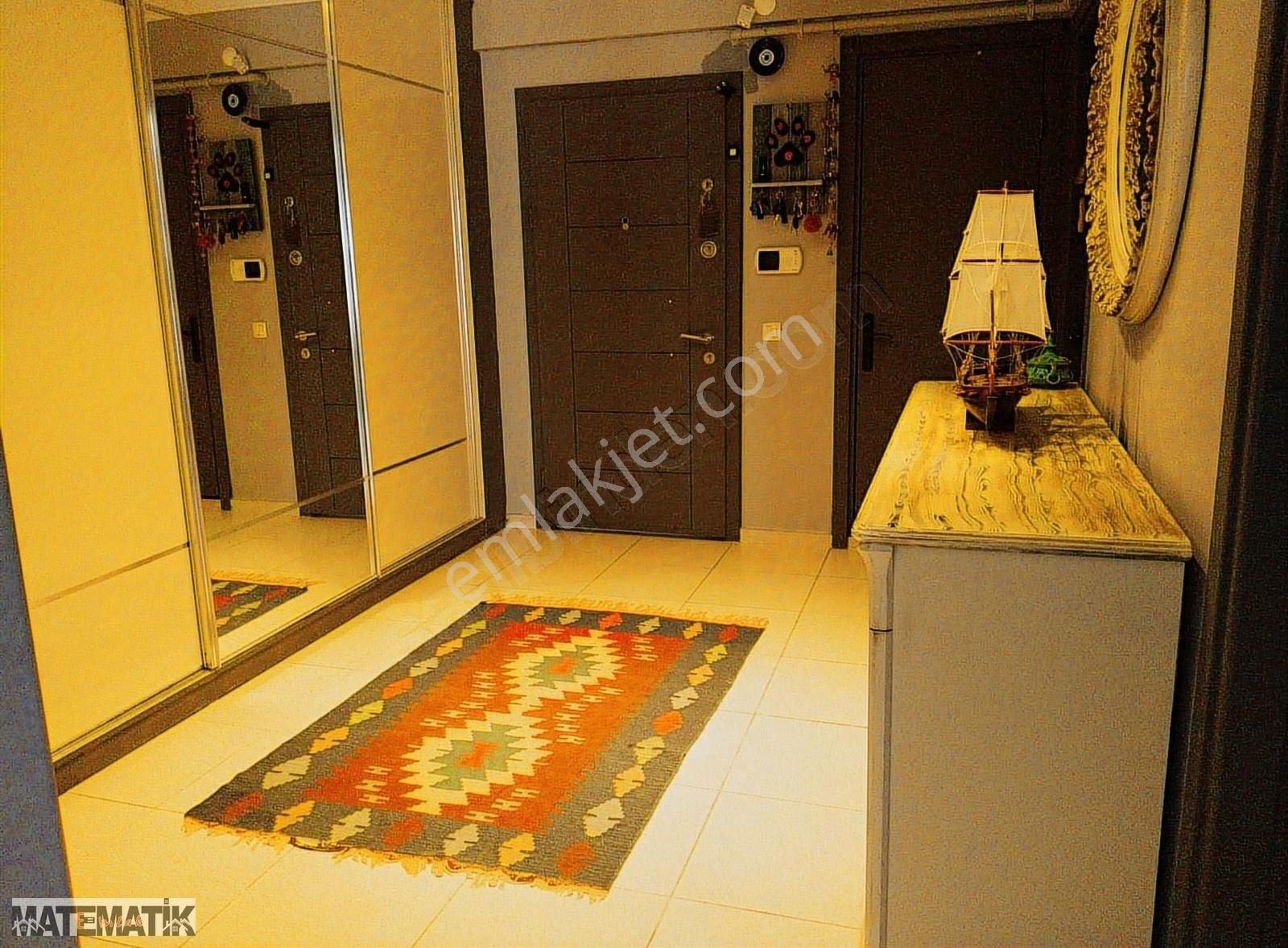 Ulukent'in En Gözde Sitesinde Satılık (160m2 - 3+1 ) Daire