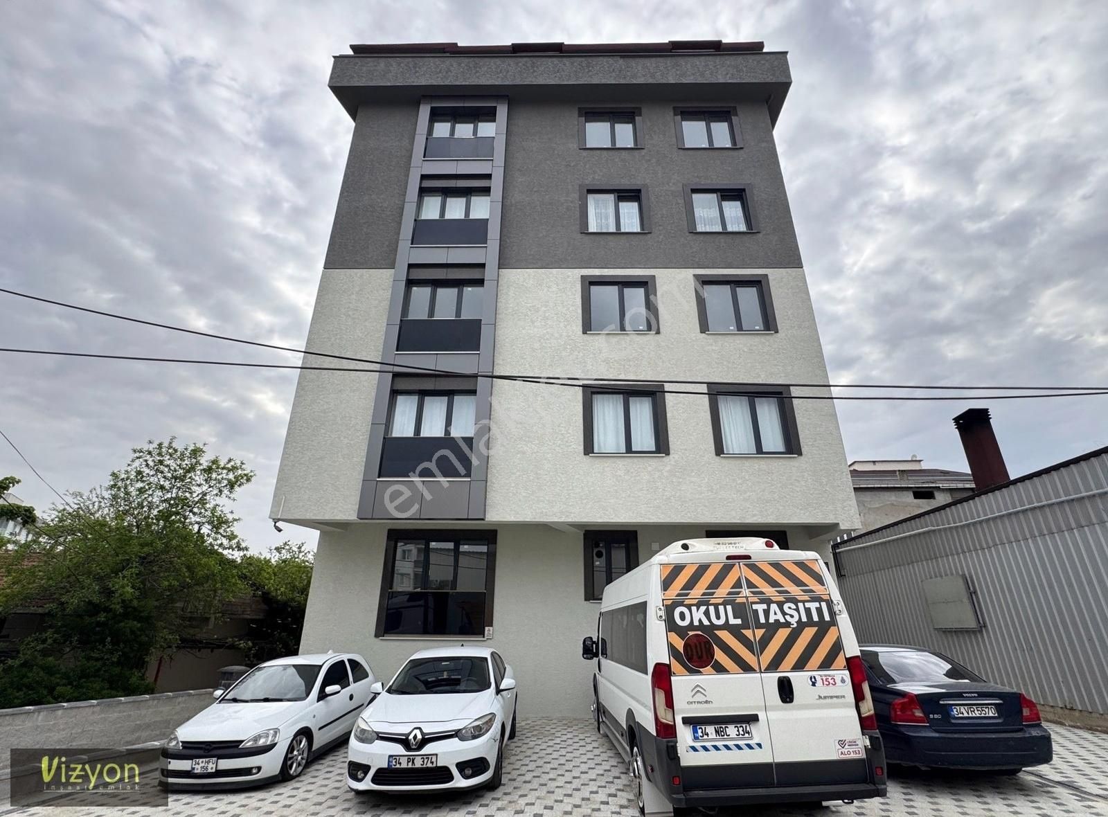 Çekmeköy Ekşioğlunda Satılık Arakat 3+1 Daire