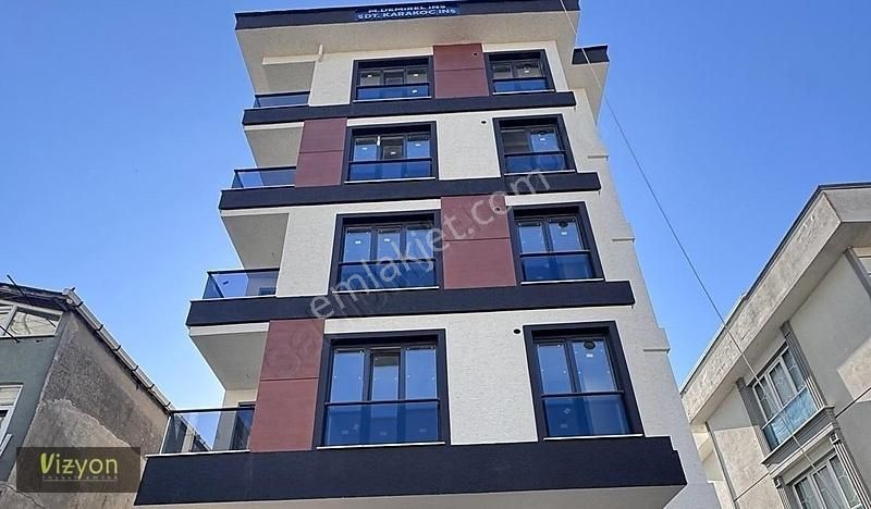 Ümraniye Esenkent Mahallesinde Satılık Arakat 2+1 Daire