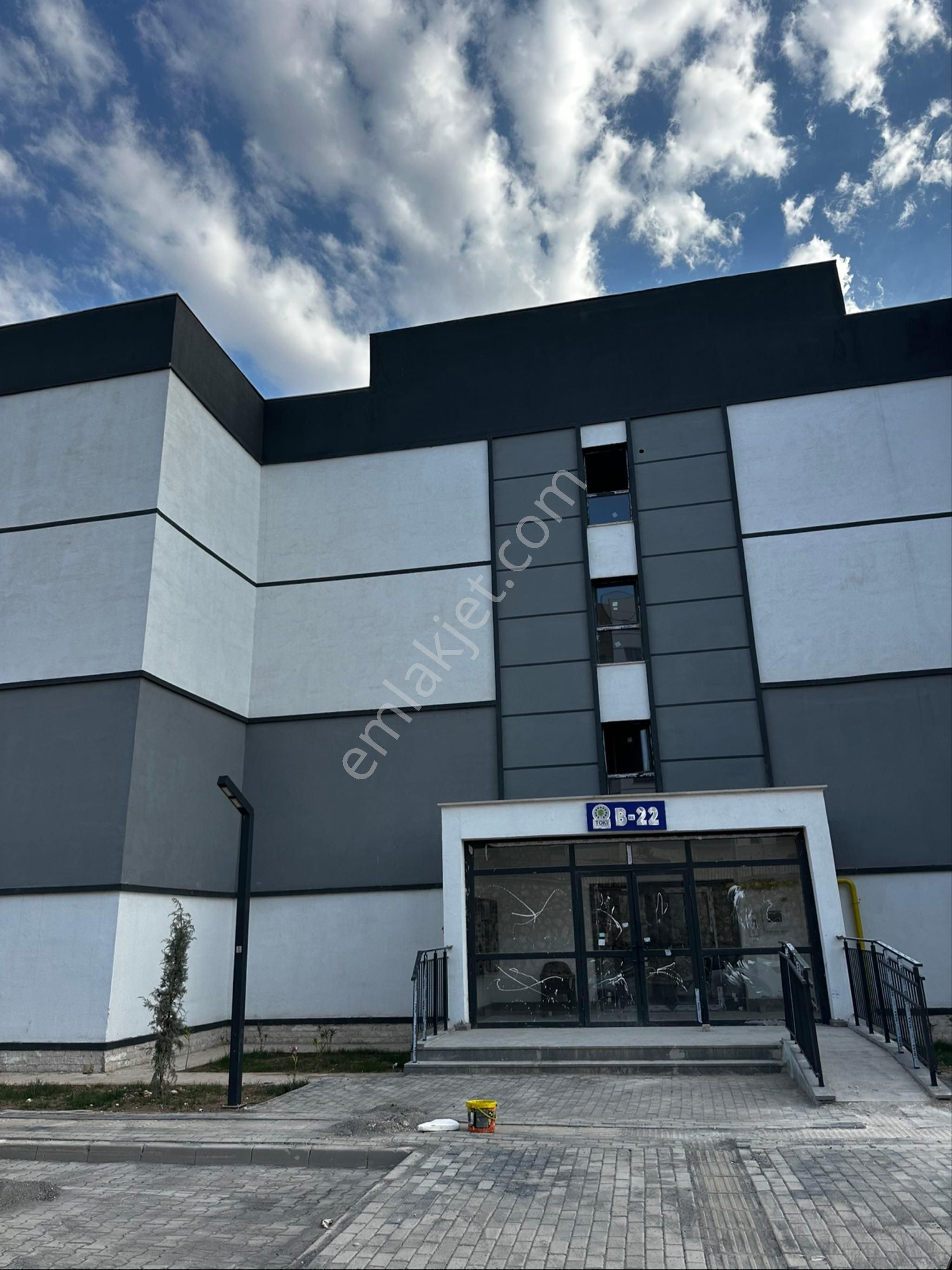 Kırmızı Gayrimenkulden Eyyübiye Batıkent Mahallesinde Tokilerde Kiralık 2+1 Sıfır Daire