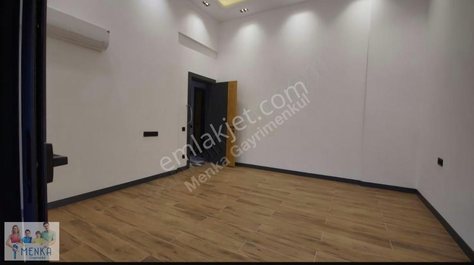 Manisa Emlakderede Ful+ful Lüks, Havuzlu, 3 Katlı Loft Villa