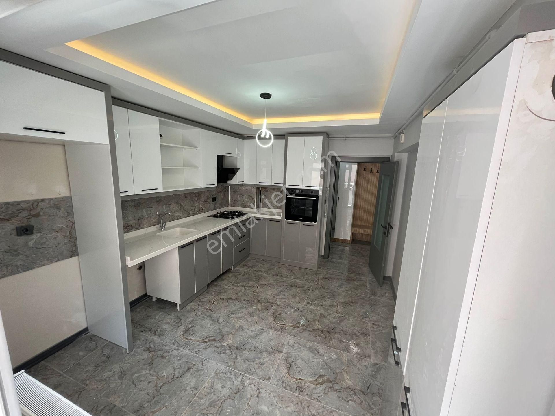 Es-astan Ultra Lükste Son Durak 3+1 E.banyolu 12 Yaşında
