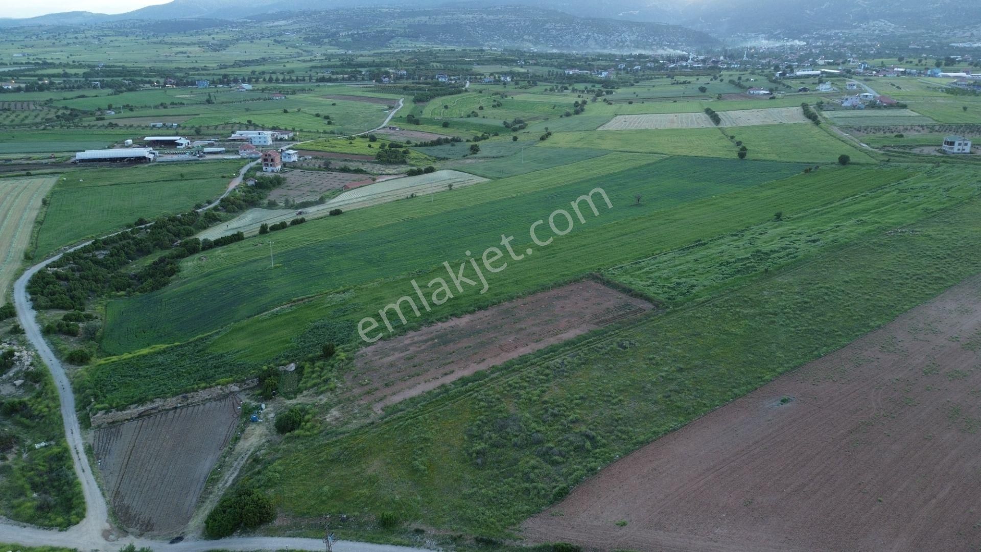 Korkuteli Yeltende 24 Dönüm Ana Yola Yakın Sorunsuz Her Şeyi Mevcutt - Görsel 11