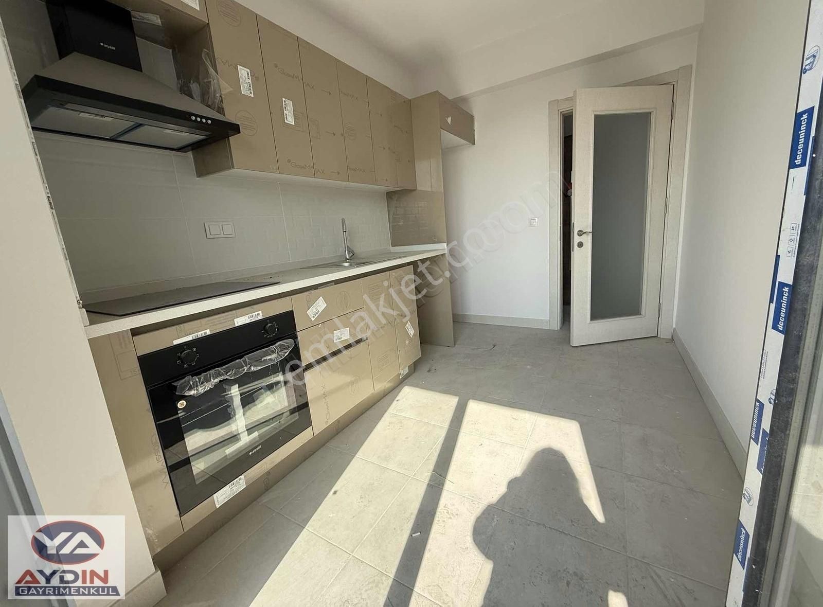 Tuzla Şehriyaz Sitesinde 80 M2 2+1 Güney Cephede Ara Kat Daire