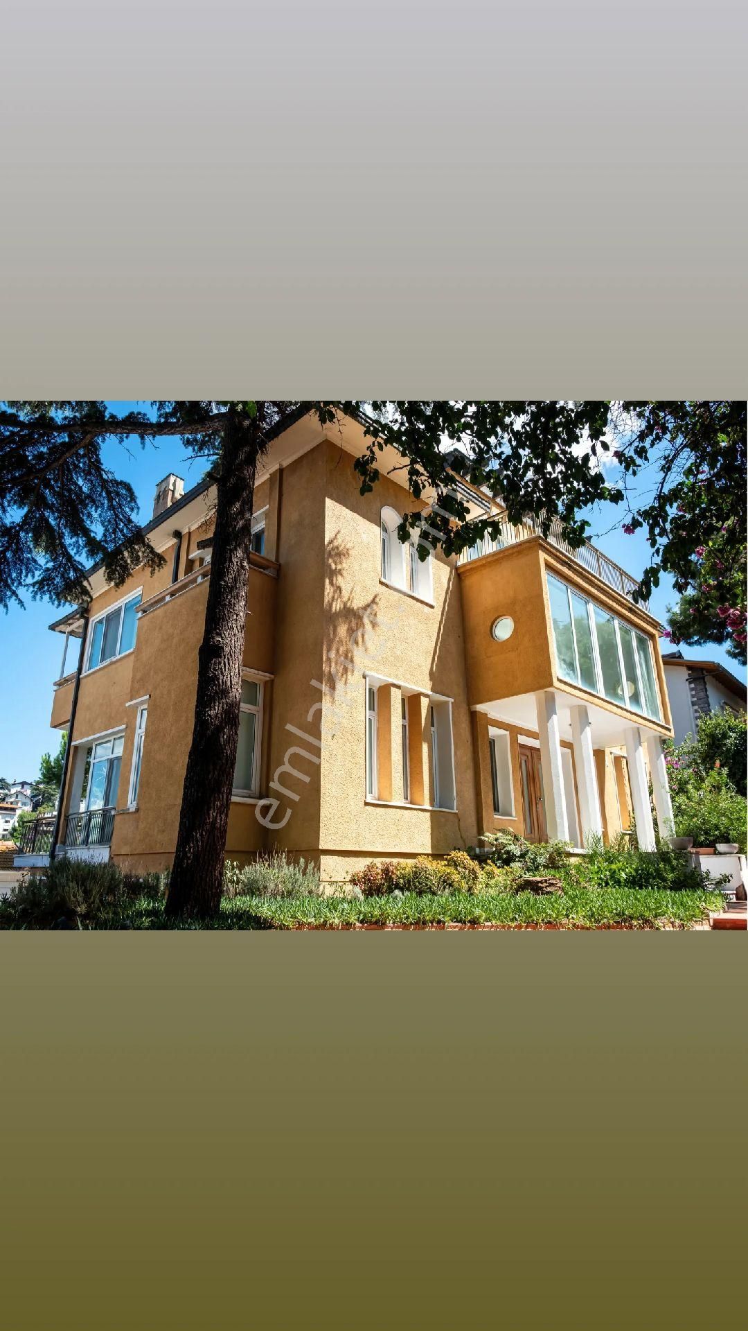 Büyükada’da Deniz Ve Orman Manzaralı Konak
