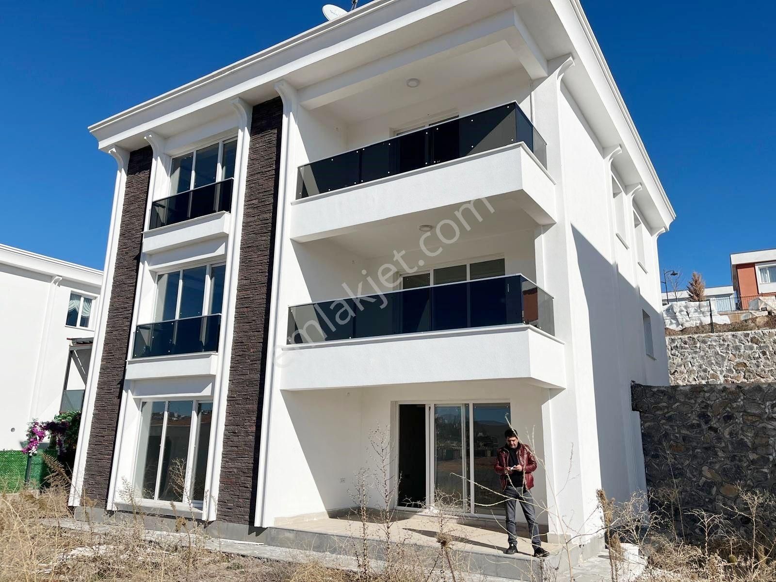 Taha Emlak Tan Toplu Konut Yenişehir Gürdoğan Da Satılık 5+1 Triplex