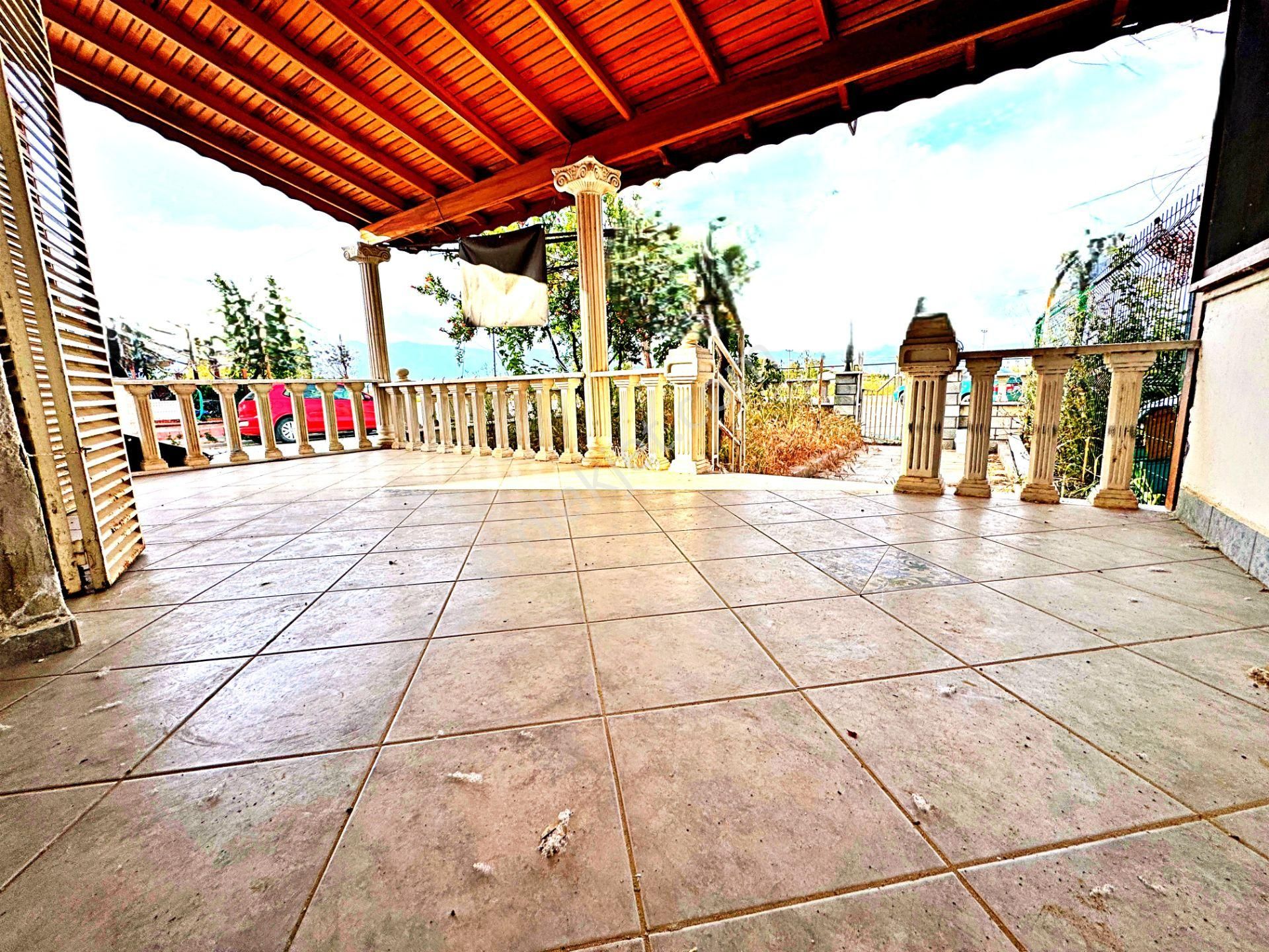 🏠gültaş Emlaktan Satılık Yüzme Havuzlu Geniş Bahçeli 3+1 Verandalı Müstakil Ev