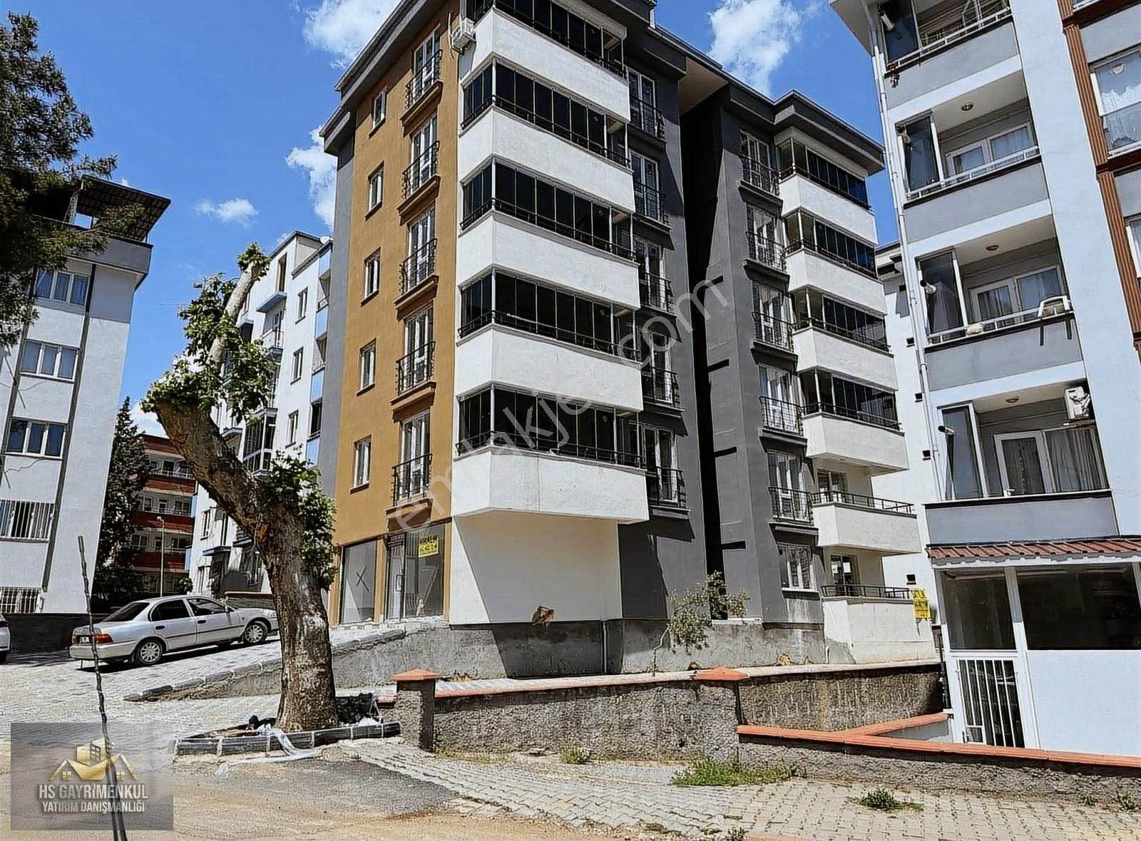 Hs'den Fatih'de Ana Yol Kenarı Yeni Yapı Satılık Ferah 2+1