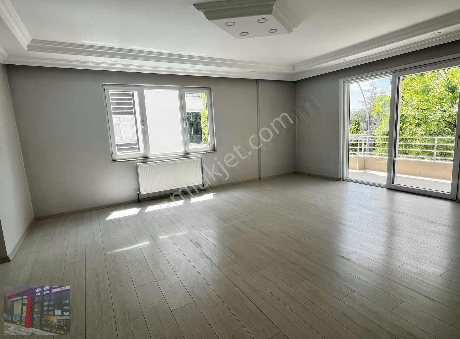 Ataşehir Mustafa Uygur Bulvarında Site İçi 3+1 Daire