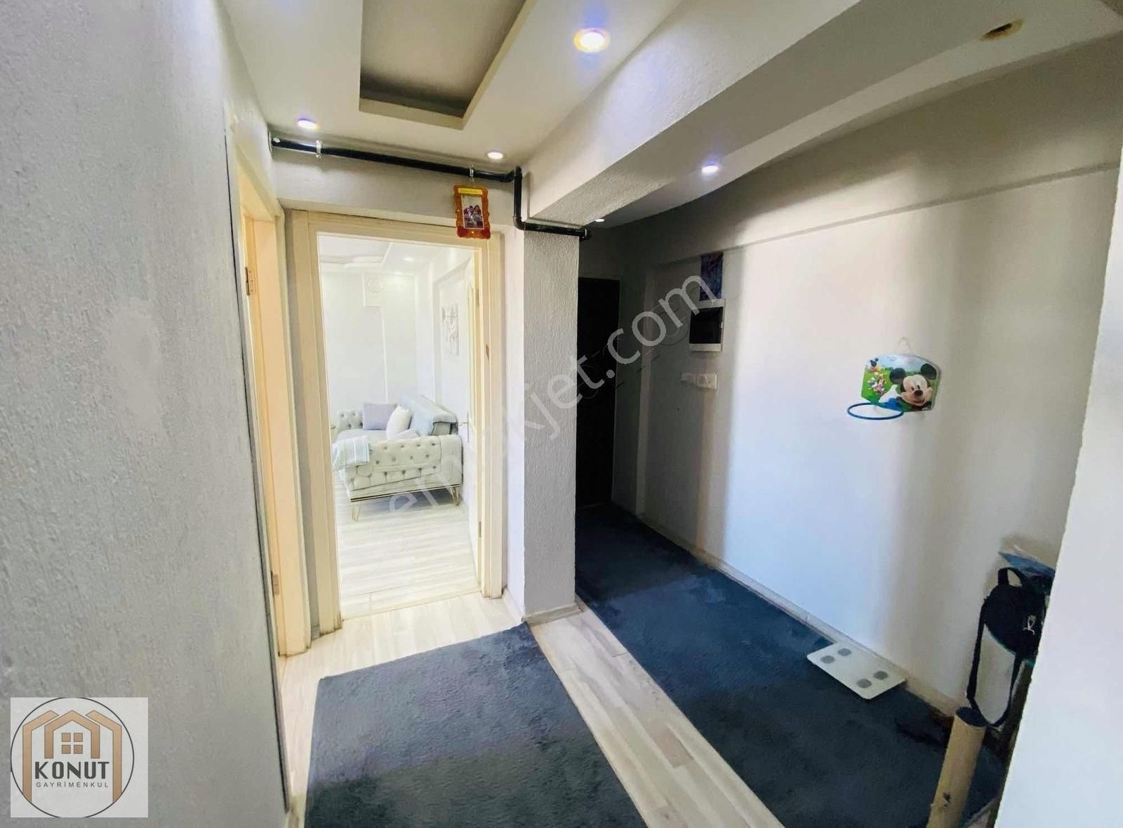 Muradiye Mahallesinde 2+1 Ana Cadde Üzeri Satılık Daire
