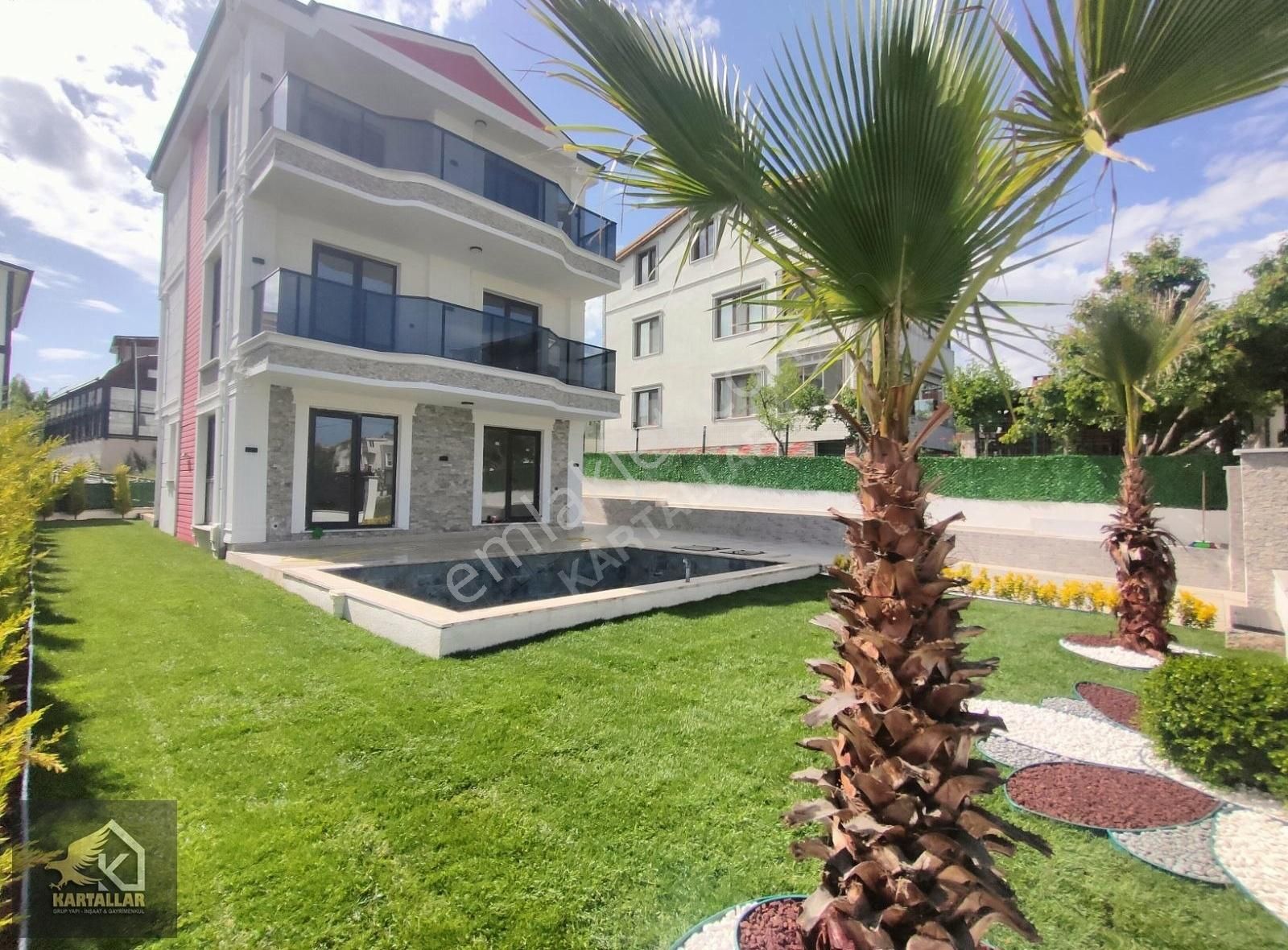 Firmamızdan Lebî Derya Havuzlu 300m²bahçeli Büyük Müstkil Yazlık