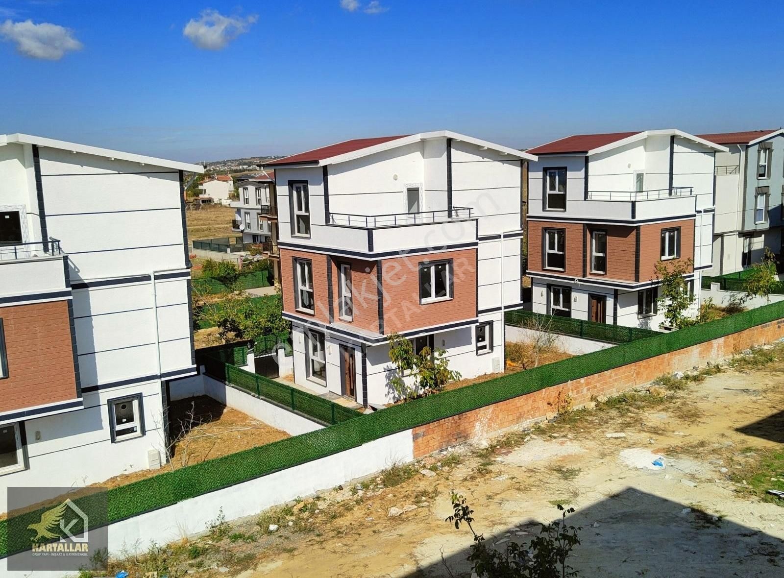 Kartallar'dan Bahçeli Teraslı 4+1 Müstakil Yazlık Villa...