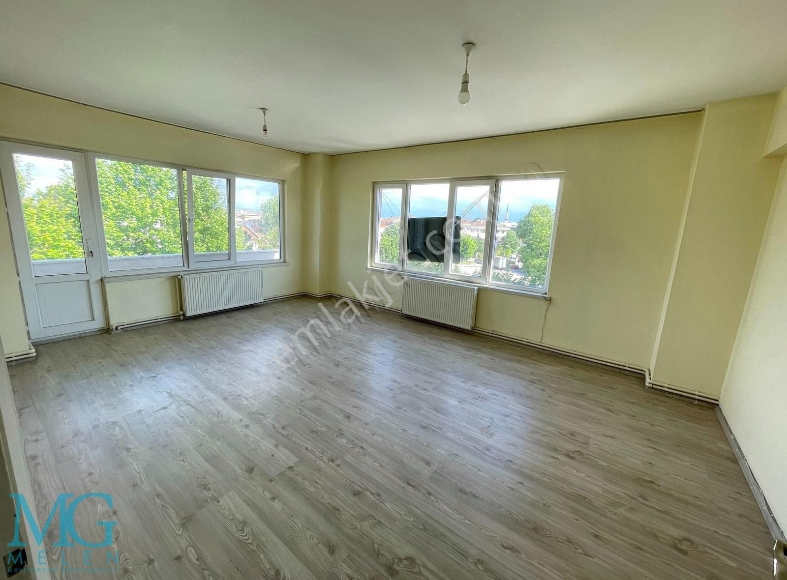 Sakarya Adapazarı Merkezde Krediye Uygun Satılık 3+1 140m2 Daire