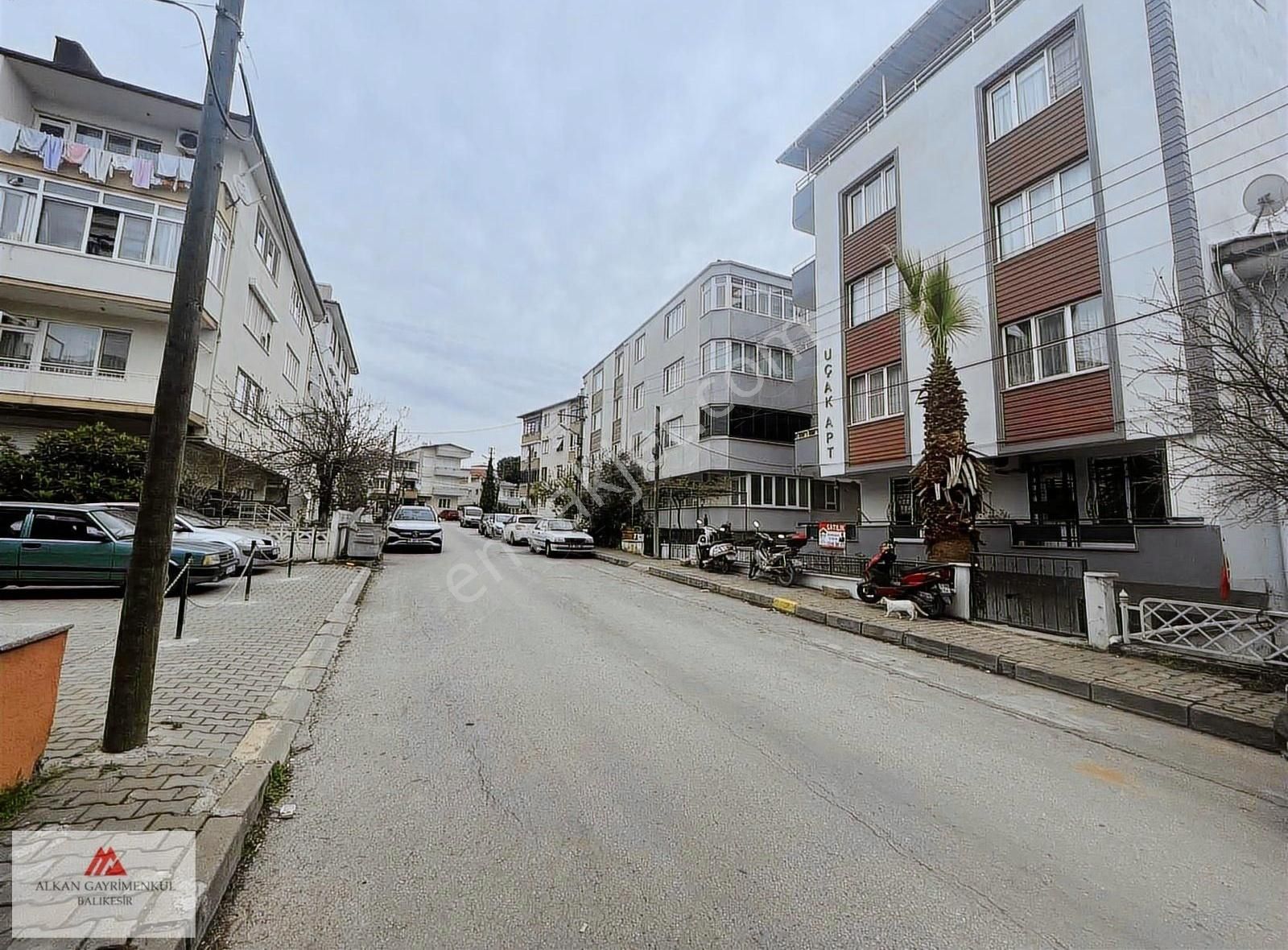 Bahçeli Evlerde Stadyum Ve Yüzme Havuzuna Yakın 2+1 Daire