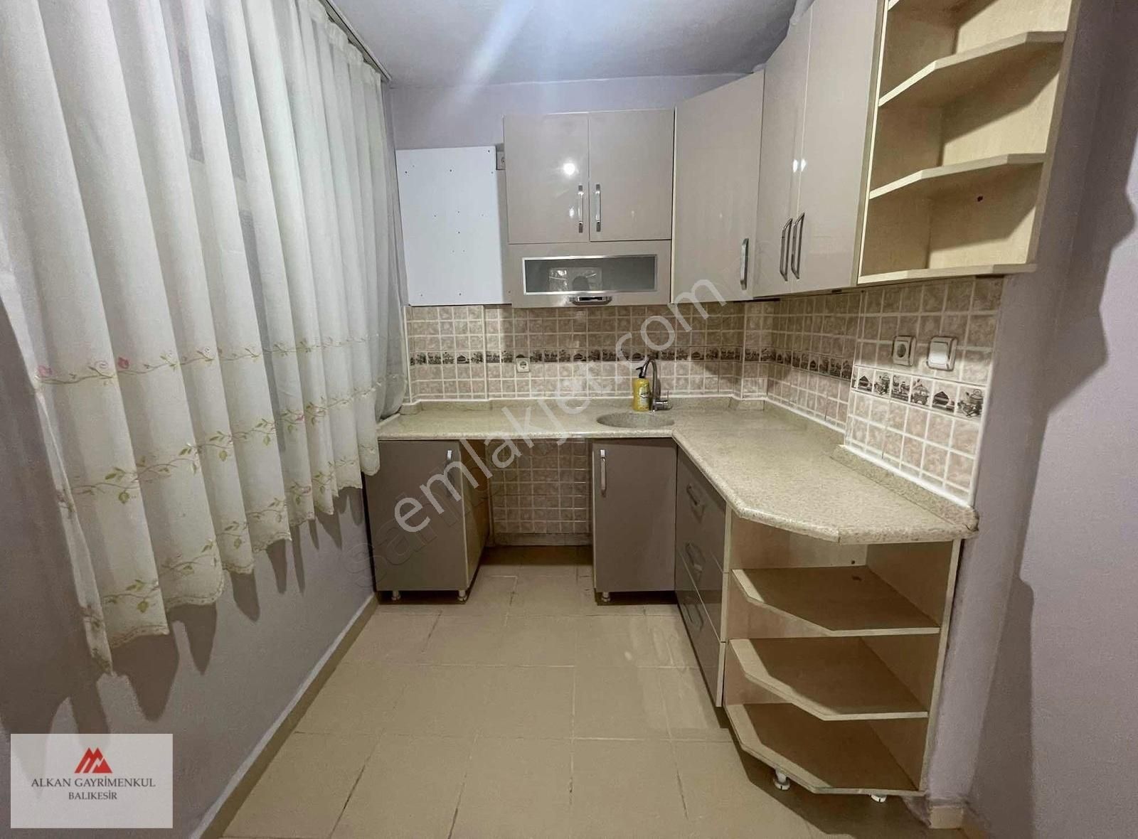 Çarşıya Pazara Yakın Koray Lisesi Yanında 2+0 Klimalı 70m2 Daire
