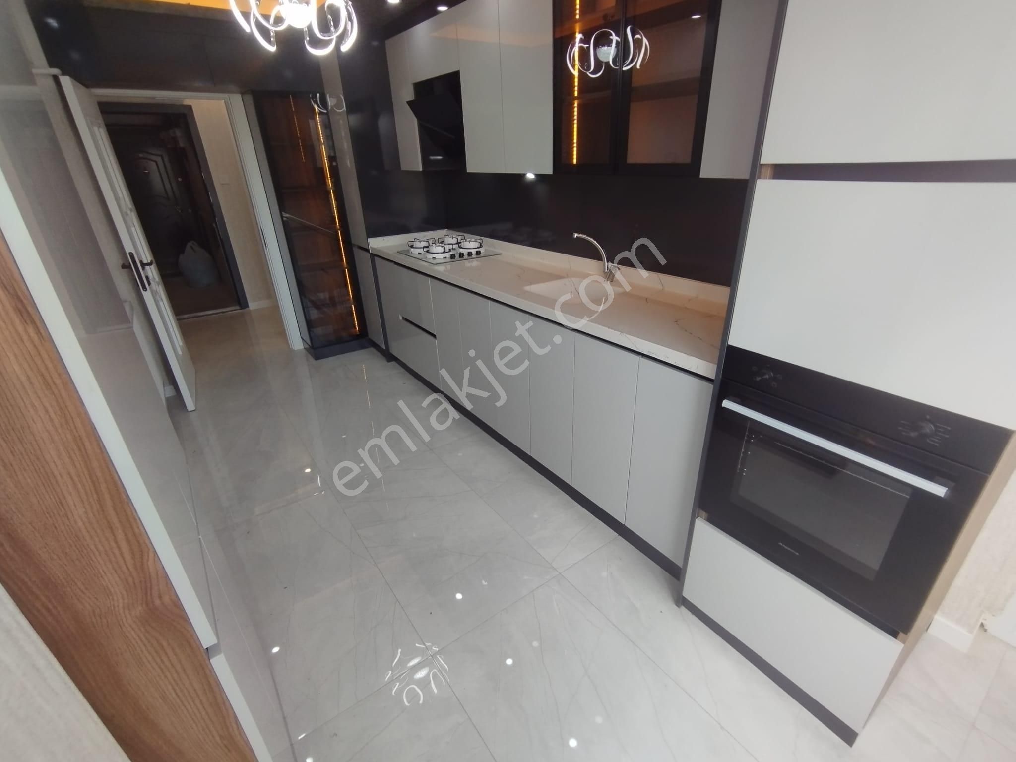 Örnek Emlak'tan Malazgirt Mh. 3+1 Bağımsız 1.ara Kat Full+full Yapılı Satılık Daire