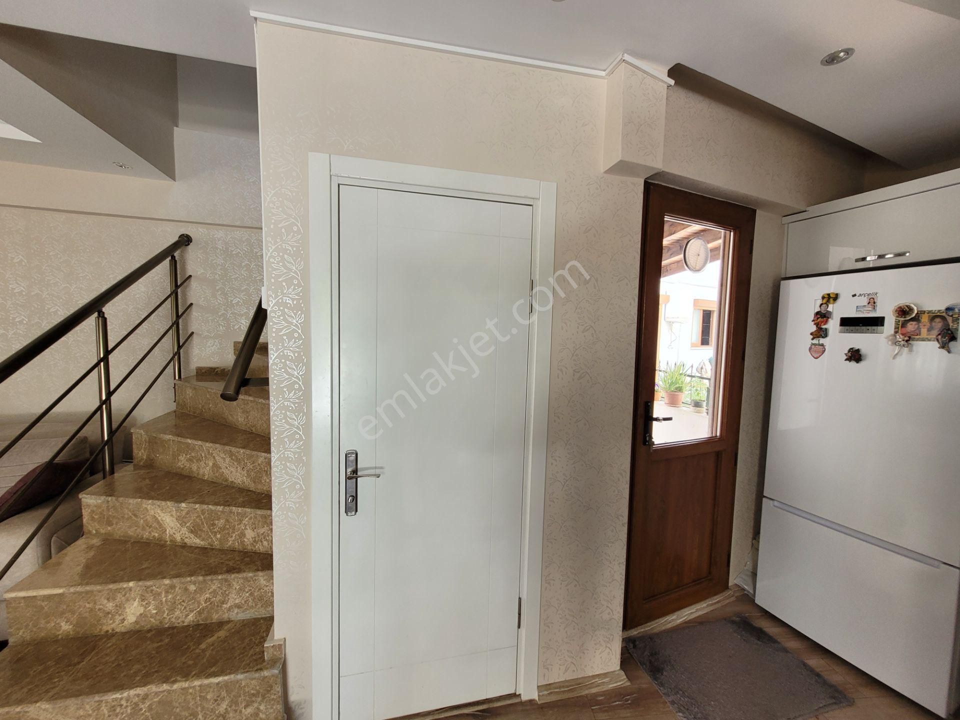 Yenifoça Merkezde Satılık Villa - Görsel 9