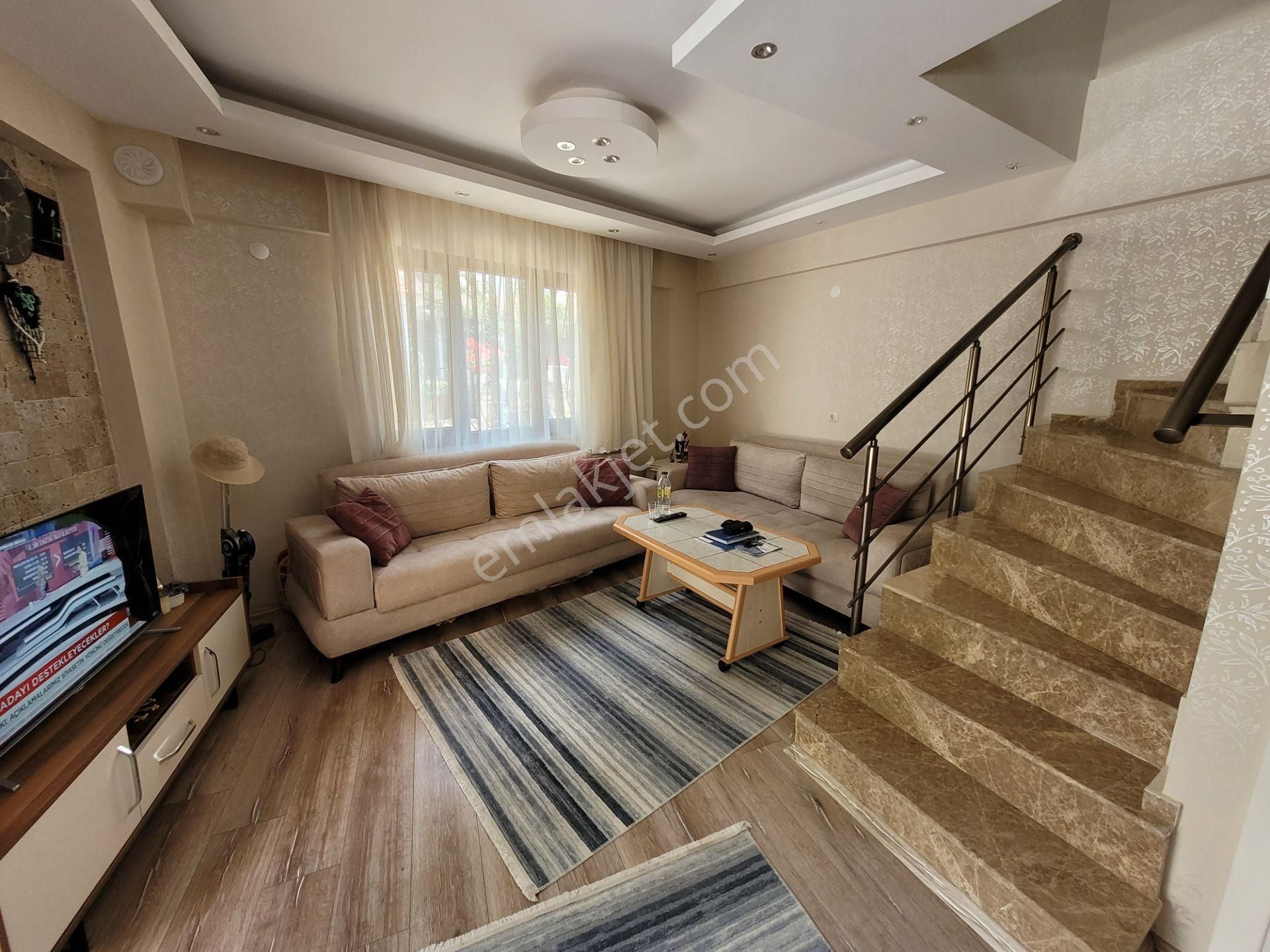 Yenifoça Merkezde Satılık Villa - Görsel 3