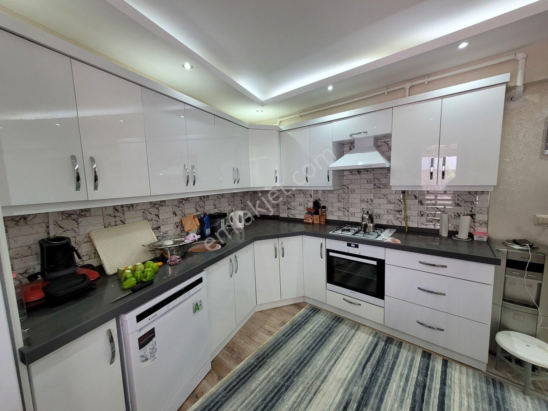 Yenifoça Merkezde Satılık Villa - Görsel 8